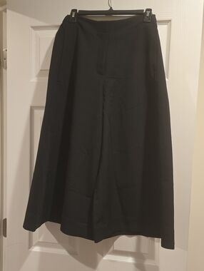DKNY Black Wide-Leg Capris with Clean Front